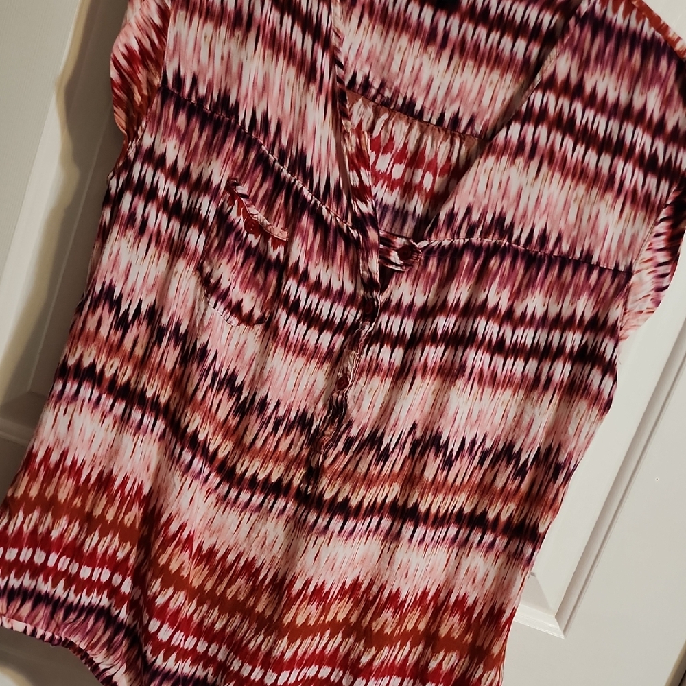 **FREE W/PURCHASE** Apt. 9 XL Red and Pink Graphic Blouse T085